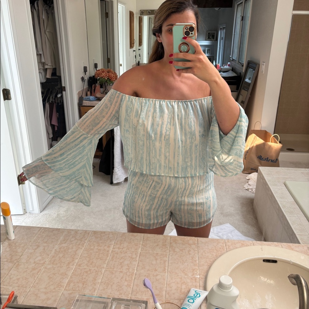 Off shoulder blue/white flowy romper